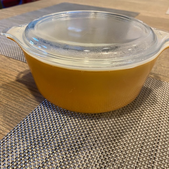 3 beautiful pieces of Pyrex with lids - Picture 2 of 4